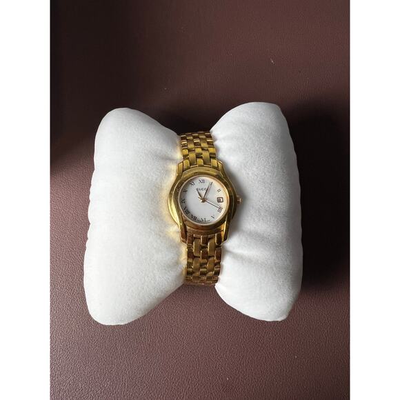VINTAGE GUCCI Gold-Tone Women's Watch - Swiss Made Quartz - Needs Battery - Picture 4 of 5